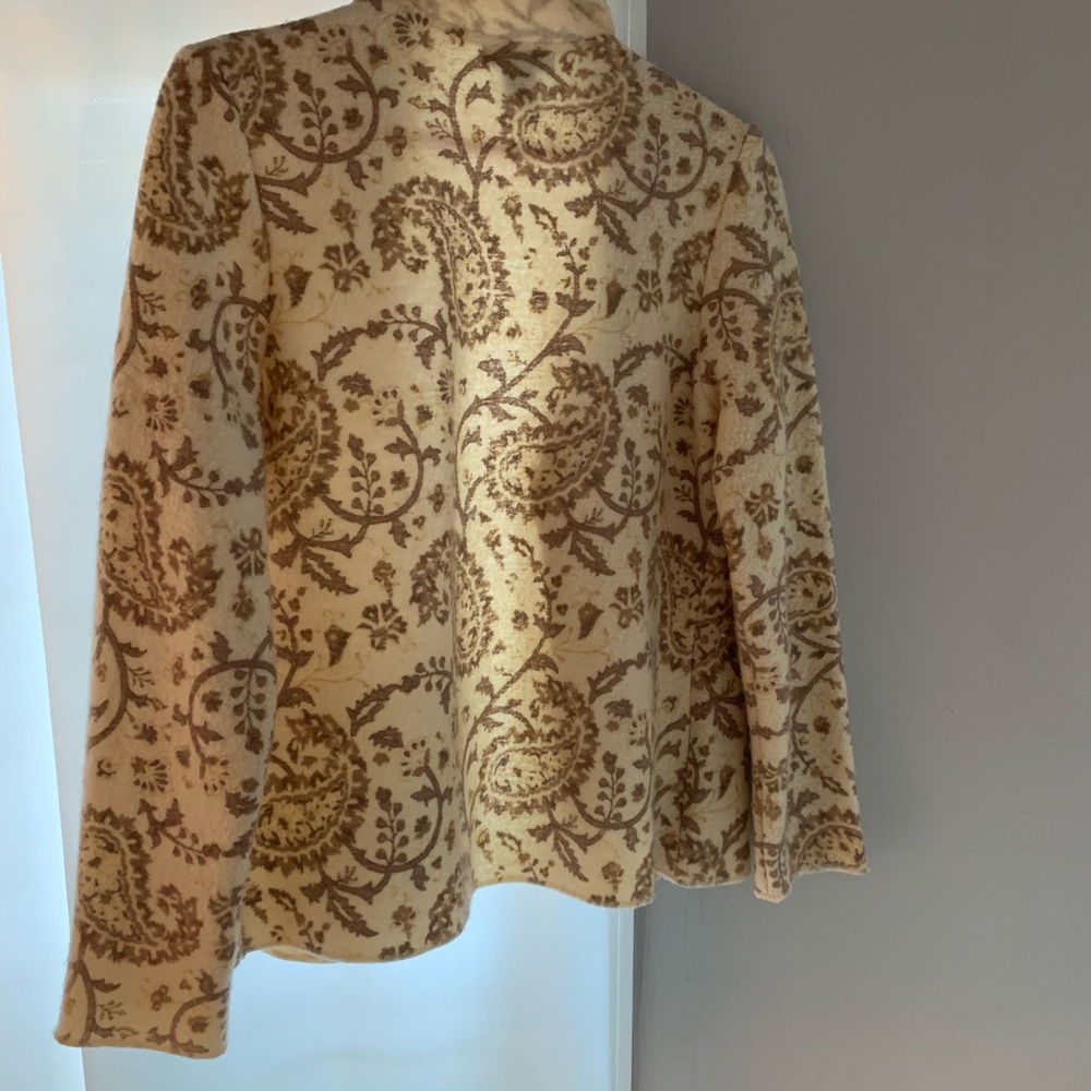 Light Coat Very Nice Quality! - image 3